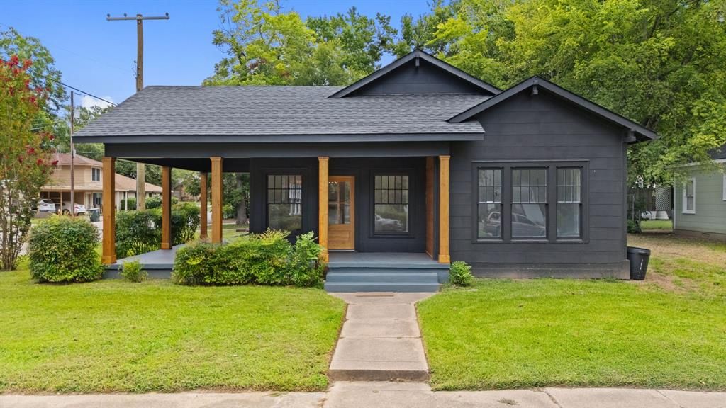 Photo of 516 N Johnson Street, Mineola, TX 75773 (MLS # 21138846)