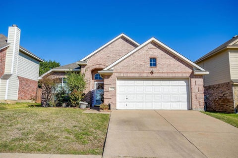 Photo of 2216 Pacino Drive, Fort Worth, TX 76134 (MLS # 21418971)
