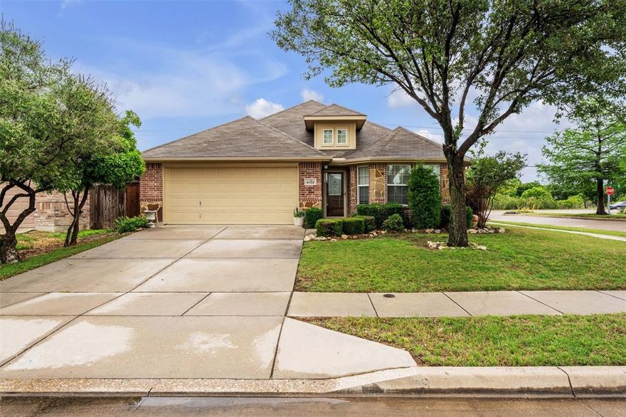 Welcome to Matador Ranch one of Fort Worth's most sought-after communities! Ideally situated with direct access to both I-20 & I-35W, this 4-bedroom, 2-bathroom home delivers unbeatable convenience to the area's top employers, premier shopping destinations, and a wide variety of dining options, all without giving up the peaceful, small-town feel that makes this neighborhood special. And for those who know, you'll love having HEB just minutes away, making grocery runs quick, easy, and something you'll actually look forward to.
Step inside and discover plenty of space to live, grow, and entertain. With four generously sized bedrooms, there's room for the whole family, a home office, a guest room, or whatever fits your lifestyle. The two full bathrooms are thoughtfully placed to keep busy mornings running smoothly.
Whether you're commuting across the Metroplex or enjoying everything Southwest Fort Worth has to offer right outside your door, this is the location and the home you've been waiting for.
Schedule your private tour today!