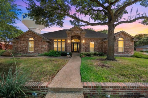 Photo of 2324 Paddington Way, Waco, TX 76655 (MLS # 21372176)