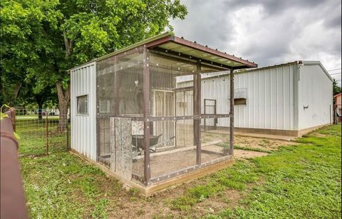 A home in Jacksboro