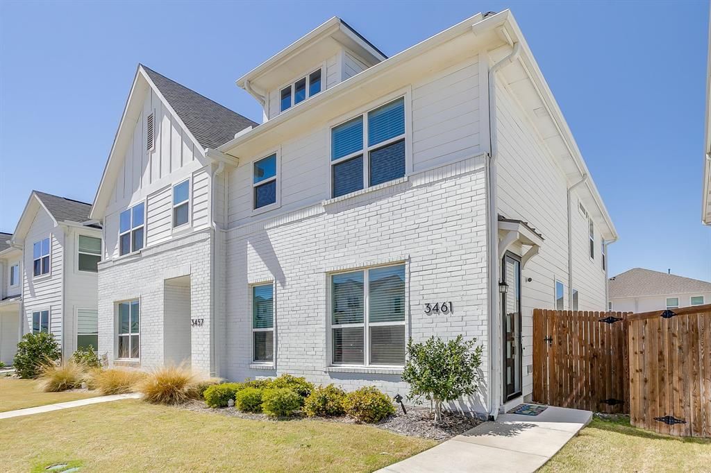 Photo of 3461 Vista Highlands Lane, Fort Worth, TX 76135 (MLS # 21215178)