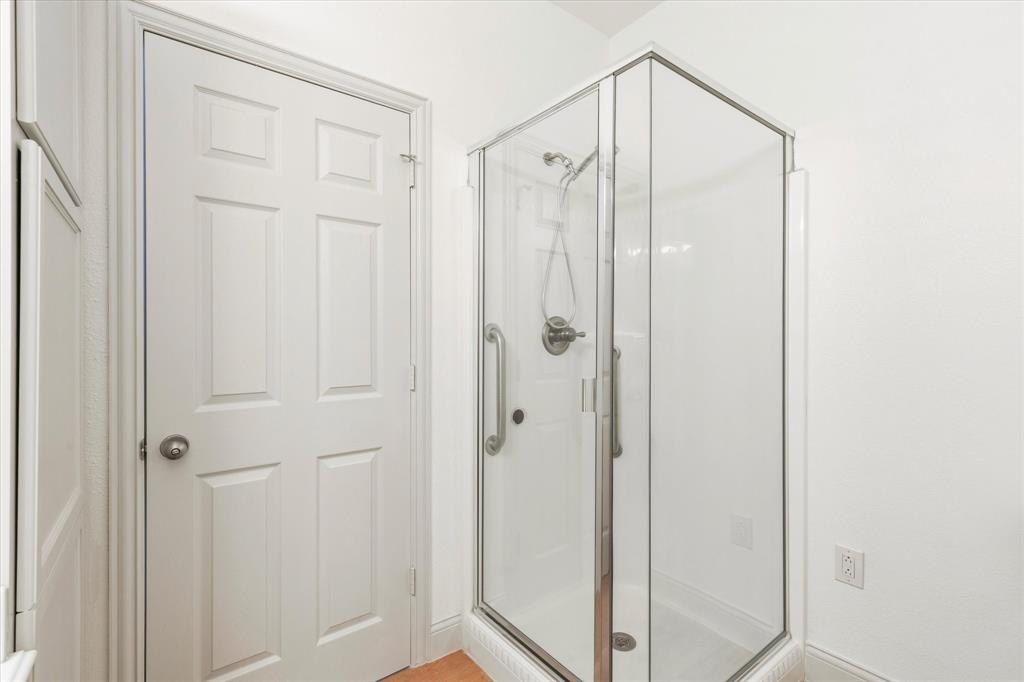 Chateaux Of Allen Twnhms The - Residential