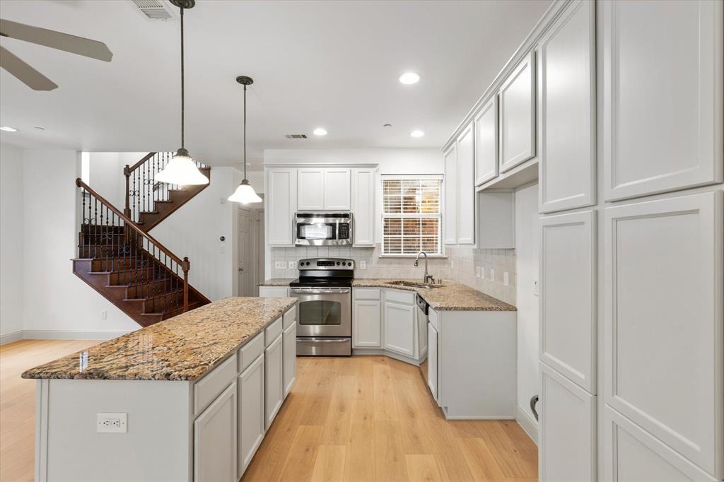 Chateaux Of Allen Twnhms The - Residential