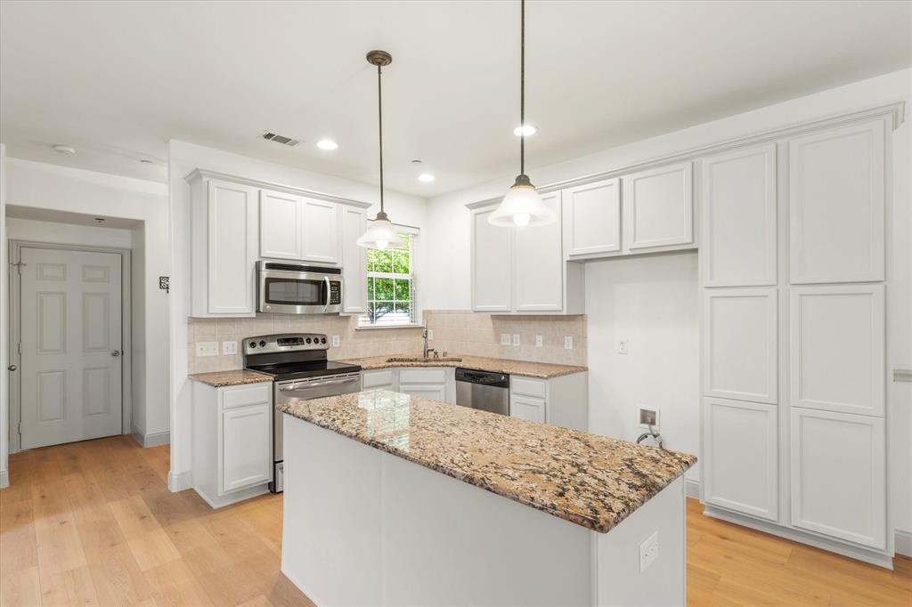 Chateaux Of Allen Twnhms The - Residential