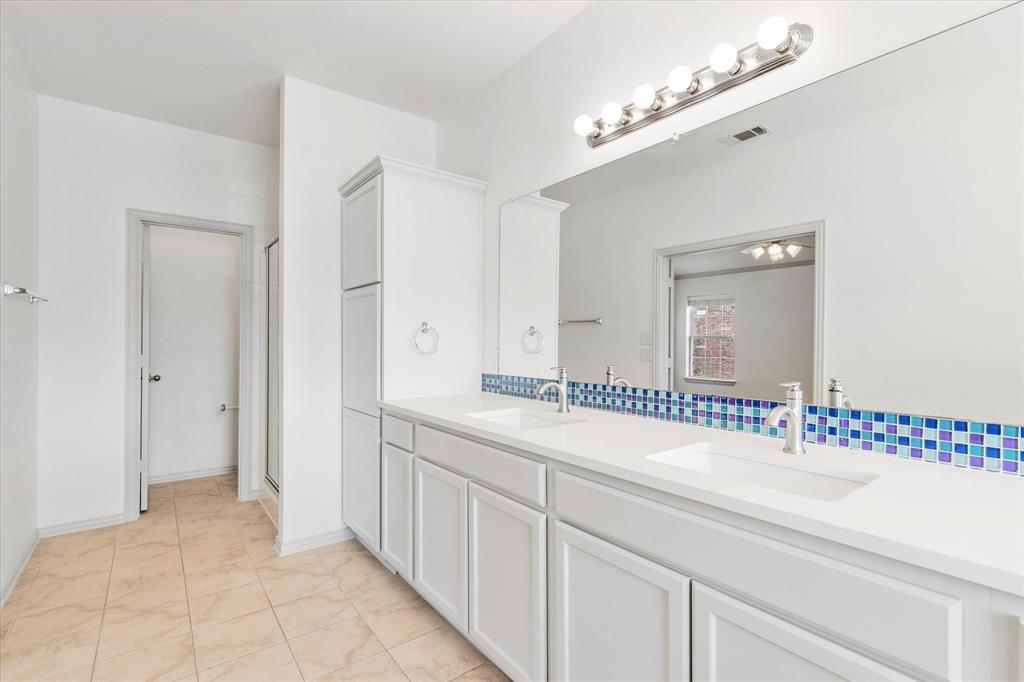 Chateaux Of Allen Twnhms The - Residential