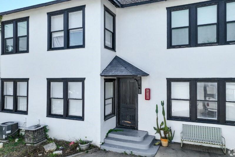 301 W leuda street Street