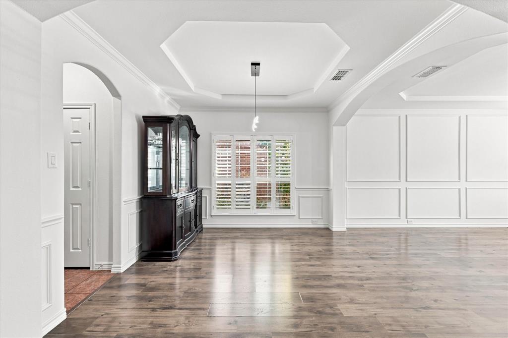 809 Meadowside Court