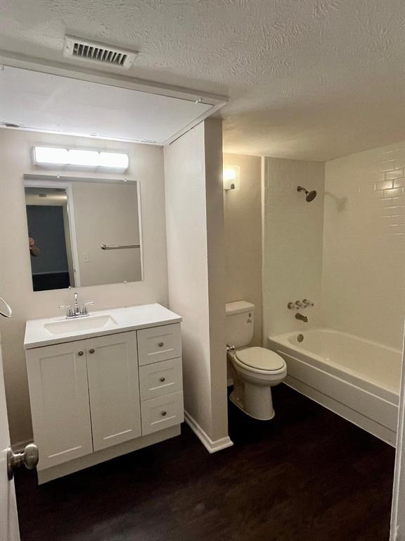 Dallas, Texas 75219, United States, 2 Bedrooms Bedrooms, ,1 BathroomBathrooms,Residential,Active,170212