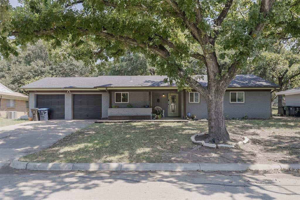 Photo of 7028 Willis Avenue, Fort Worth, TX 76116 (MLS # 21342952)