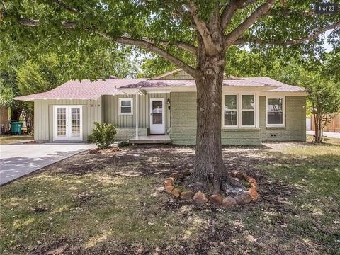 Photo of 4009 Acacia Street, Fort Worth, TX 76109 (MLS # 21196948)