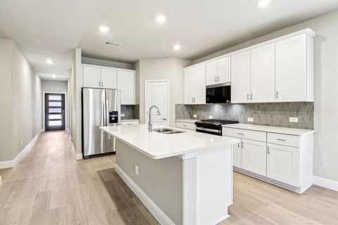 Photo of 6636 Creek Edge Circle, Fort Worth, TX 76036 (MLS # 21204746)