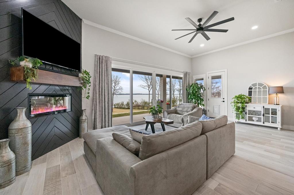 Diamond Point - Residential