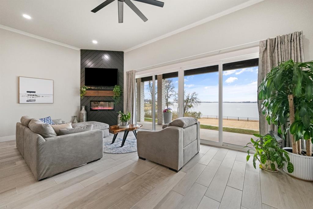 Diamond Point - Residential