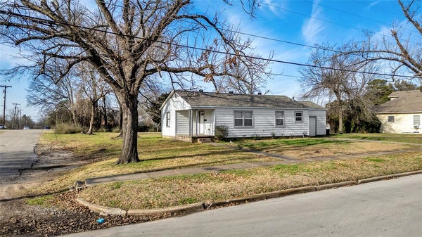 901 JOHNSON ST, TERRELL, TX 75160 - Image dd2154c28a3d5ad19f8280ff98ca022f/951965263