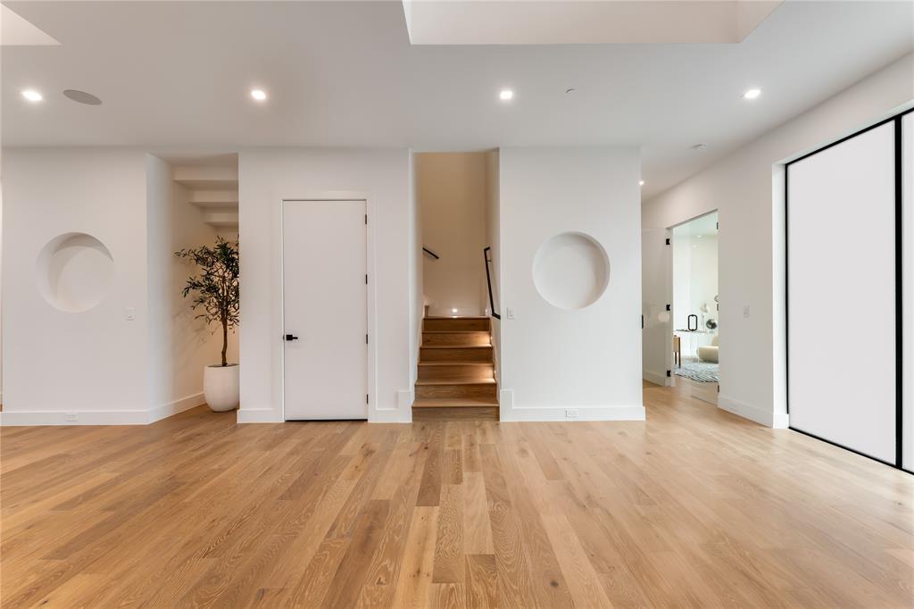 220 Sunset Point Trail