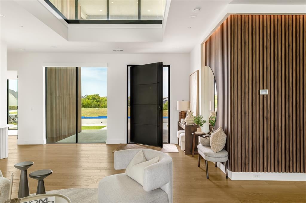 220 Sunset Point Trail