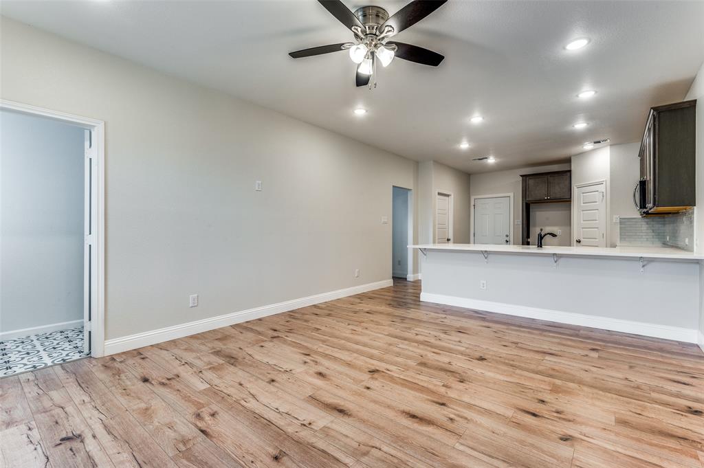 1260 E Magnolia Avenue