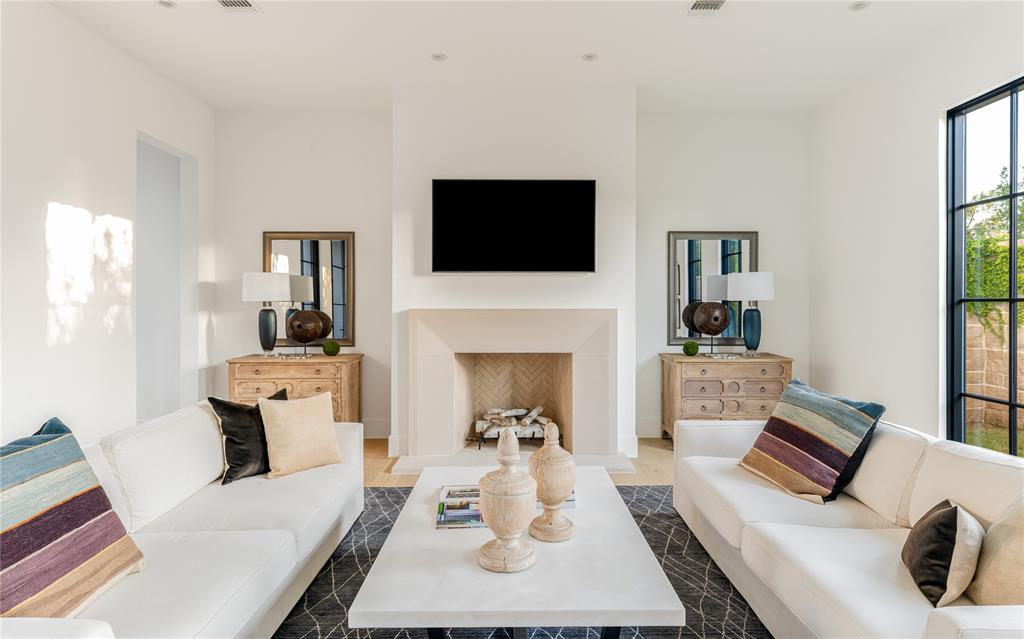 Preston Hollow Village Ph Three - Residential