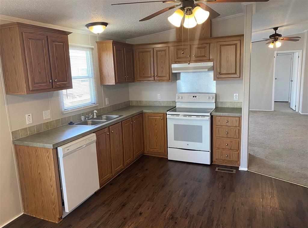 Lexington Place Mhp - Residential Lease