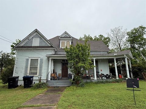 Photo of 2213 Church Street, Greenville, TX 75401 (MLS # 21238071)