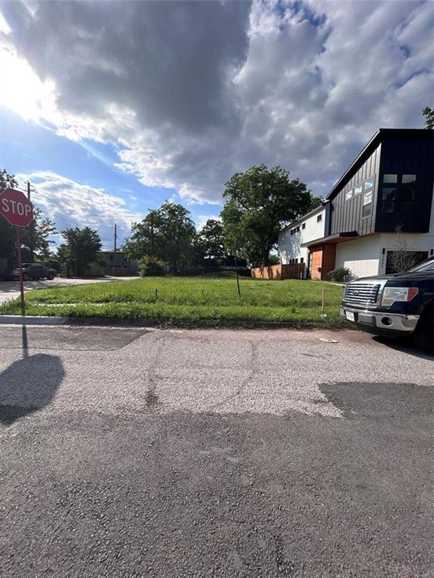 Positioned in a growing area of Dallas, 2501 Birmingham presents a prime opportunity for investors and builders alike. This property is already platted into two separate lots and comes with construction permits in place, allowing you to move forward with development immediately. The 2 lots are 50 ft by 130 ft.
Surrounded by ongoing redevelopment and new construction, the location offers strong upside and flexibility, ideal for building two homes, resale projects, or long-term investment. Convenient access to major highways, downtown Dallas, and nearby amenities adds to its appeal for future buyers and tenants.
Opportunities like this—development-ready land in a high-demand market—are becoming increasingly rare. Secure your position in one of Dallas’s fastest-growing areas and bring your vision to life without the delays.
Lot size