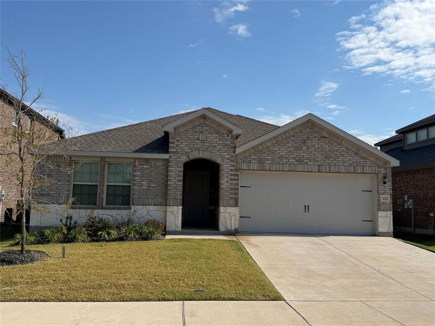 his stunning modern design, spacious living areas, and high-end finishes throughout. With 4 bedrooms and2 bathrooms, there is plenty of room for everyone to enjoy their own private space. Melissa ISD and very close to Melissa high