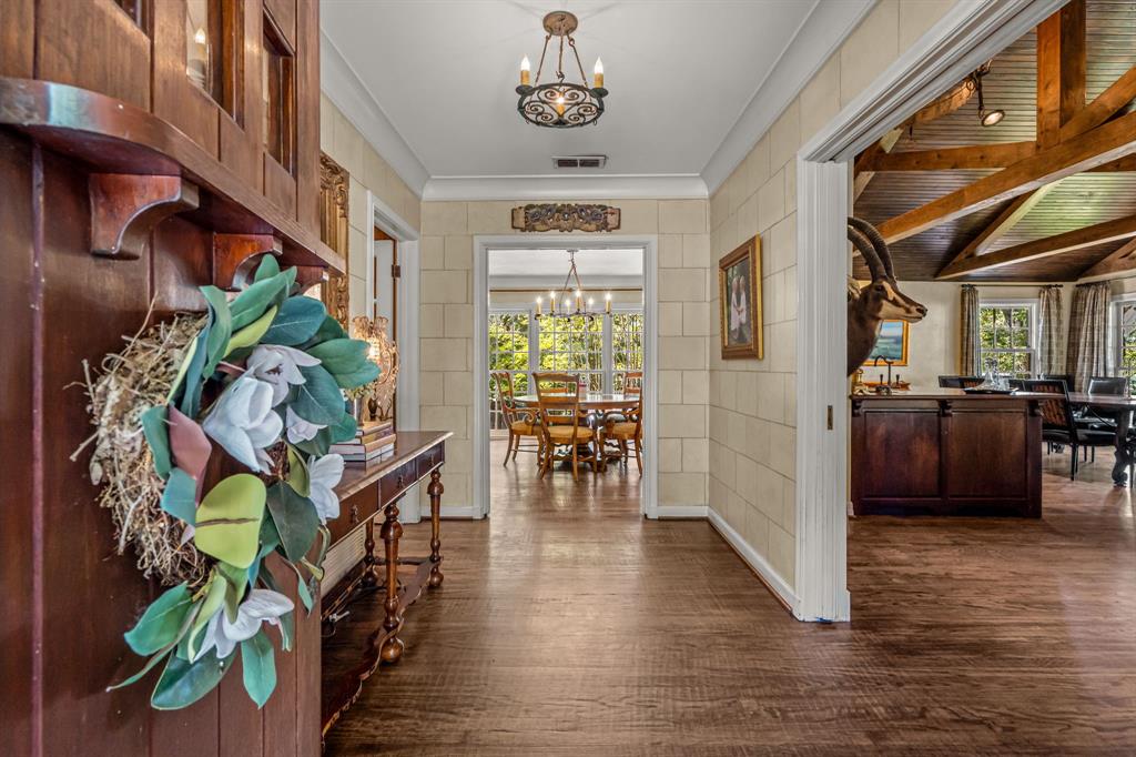 425 Crestwood Drive