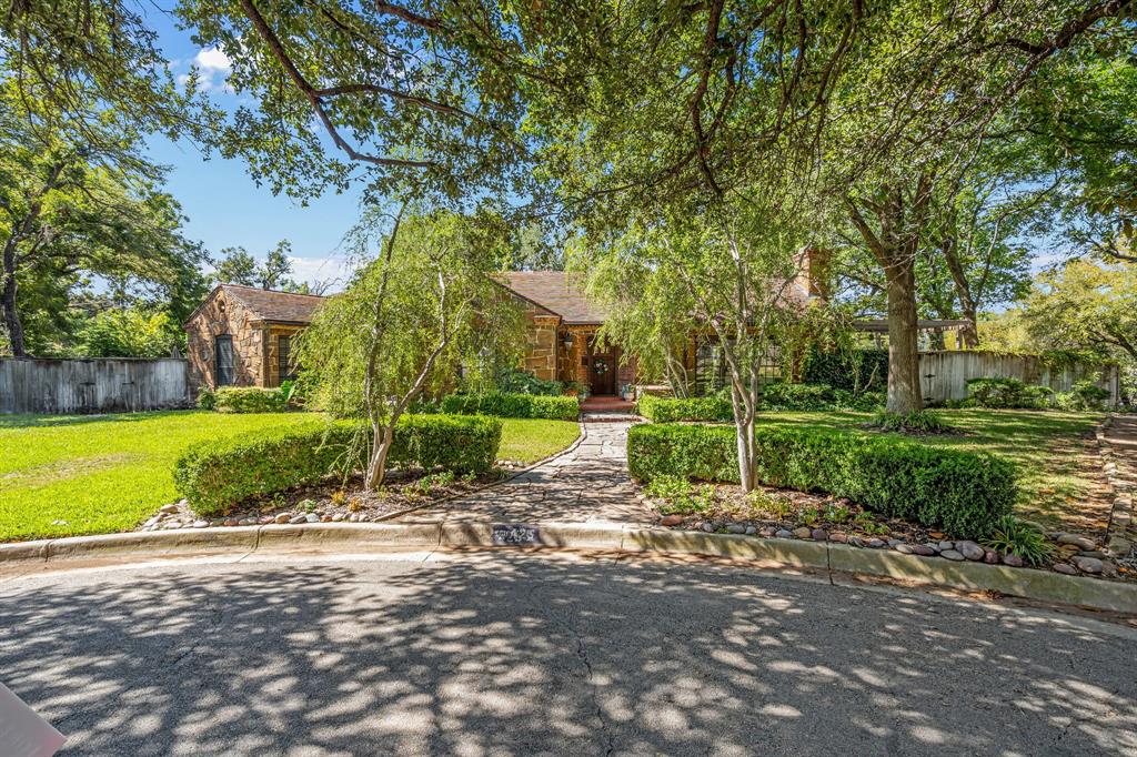 425 Crestwood Drive