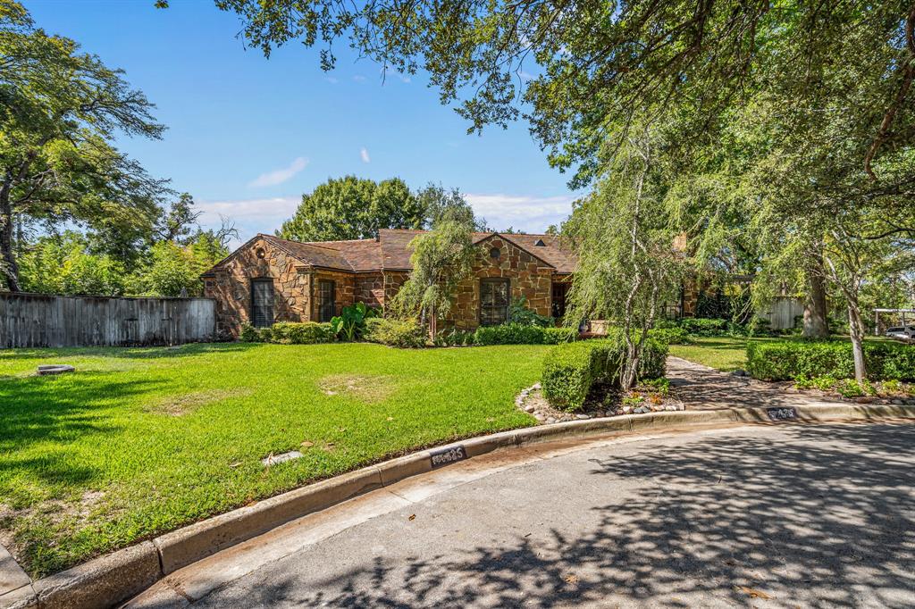 425 Crestwood Drive