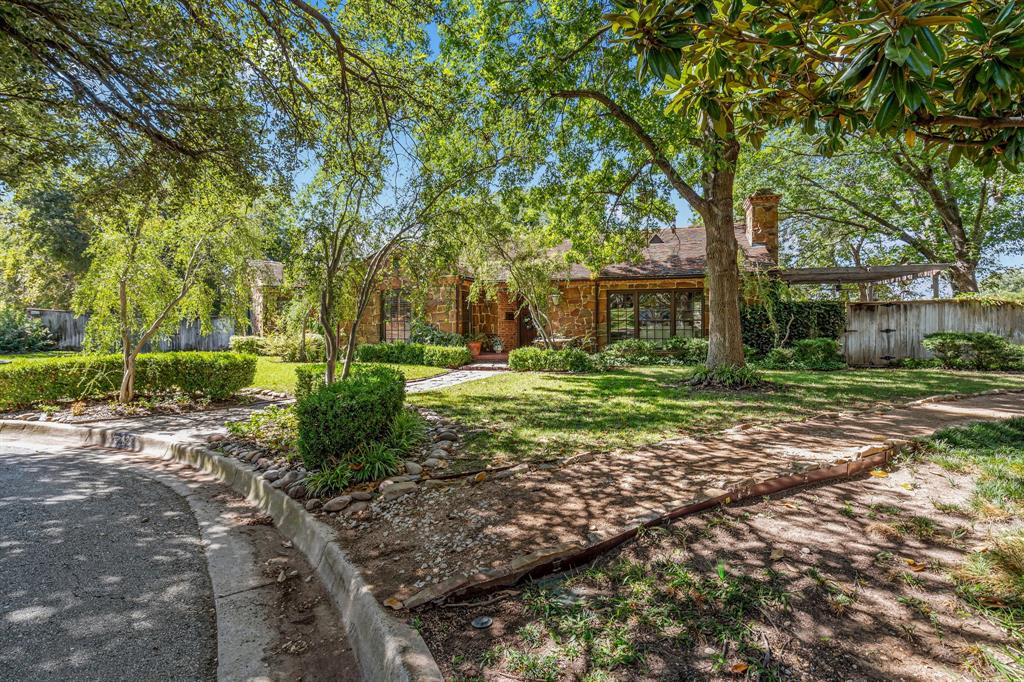 425 Crestwood Drive