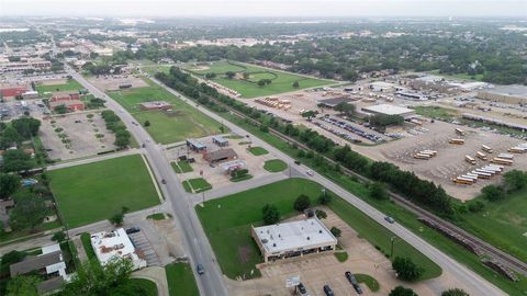 Tiny photo for 120 Phillip St, Mesquite, TX 75149 (MLS # 21279460)