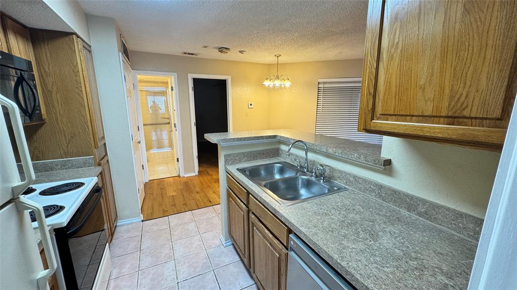 Arlington Oaks Condo - Residential Lease