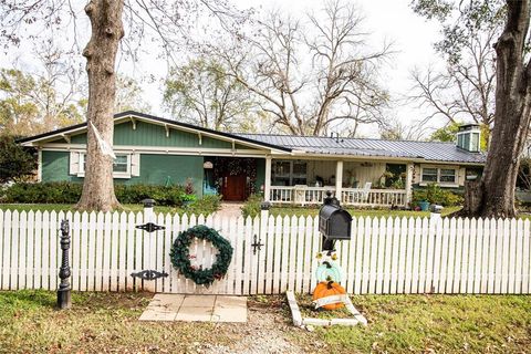 302 S friou Street Jefferson TX 75657