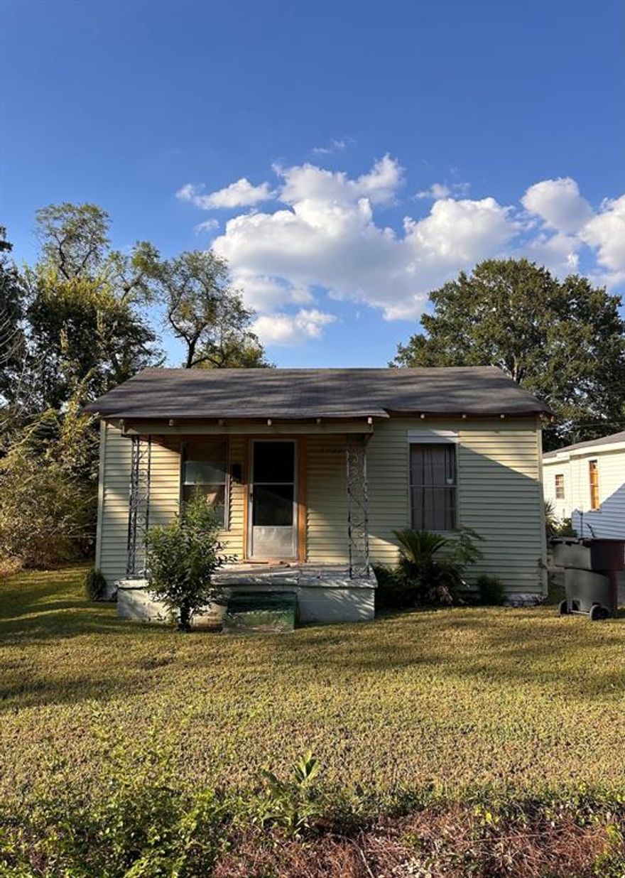 Investor special! This 2-bedroom, 1-bath home at 3924 Miles St needs work but has solid potential for a flip or rental. Property will require repairs and updates throughout. Being sold as-is. Great opportunity for investors looking for a project in Shreveport. 3924 Miles St must be purchased as a package with 3922 Miles St and 0 Miles St. (lot) No individual sales.