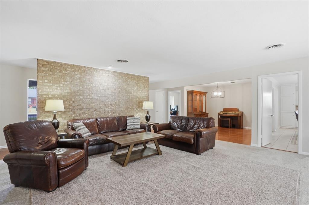 2608 Buckingham Drive