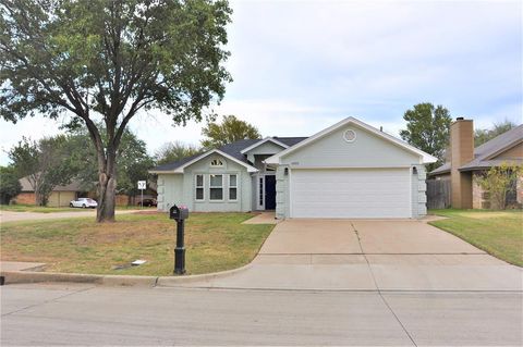 6501 Knottingham Drive Arlington TX 76001
