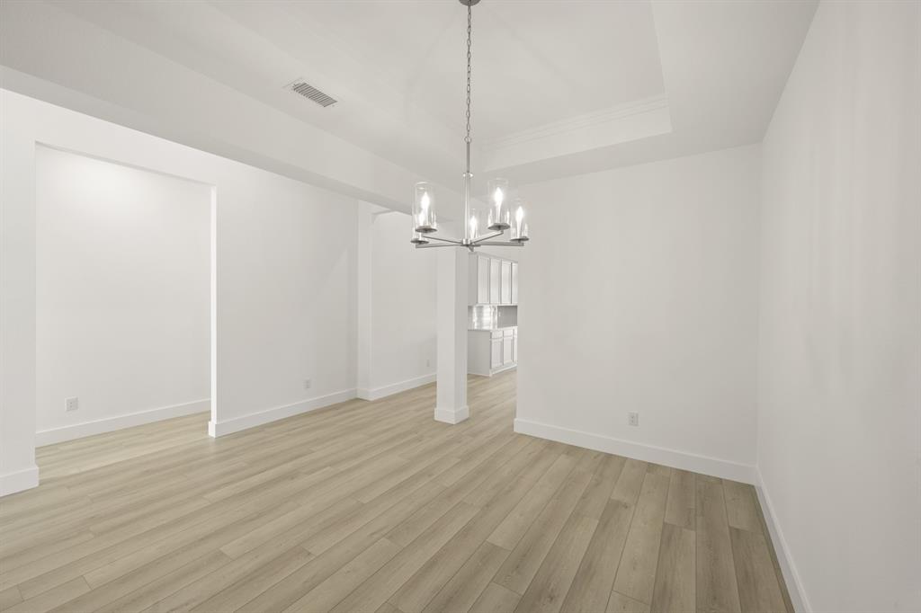 1915 Silvercreek Lane