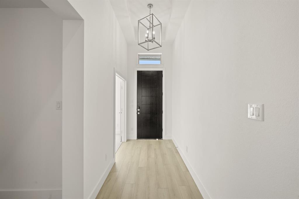 1915 Silvercreek Lane