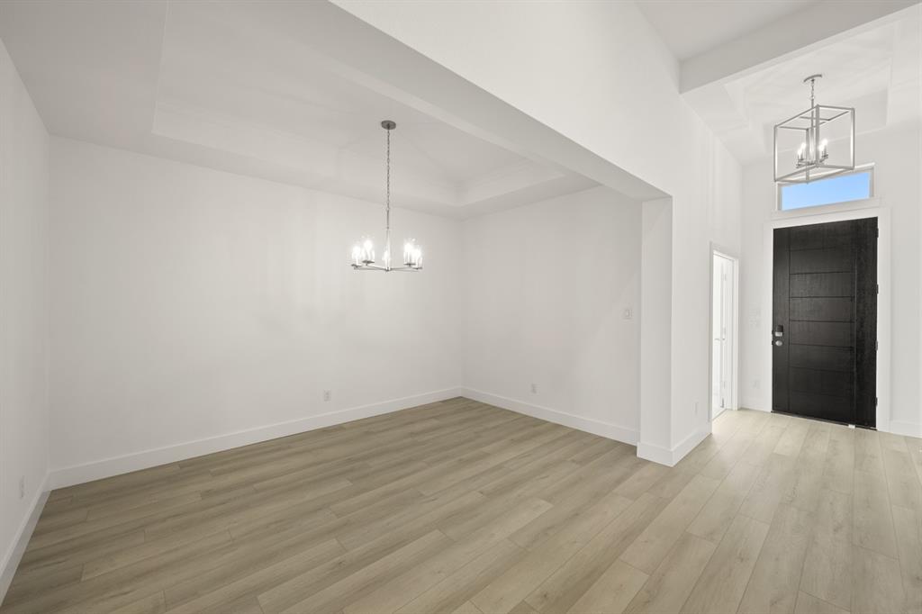 1915 Silvercreek Lane