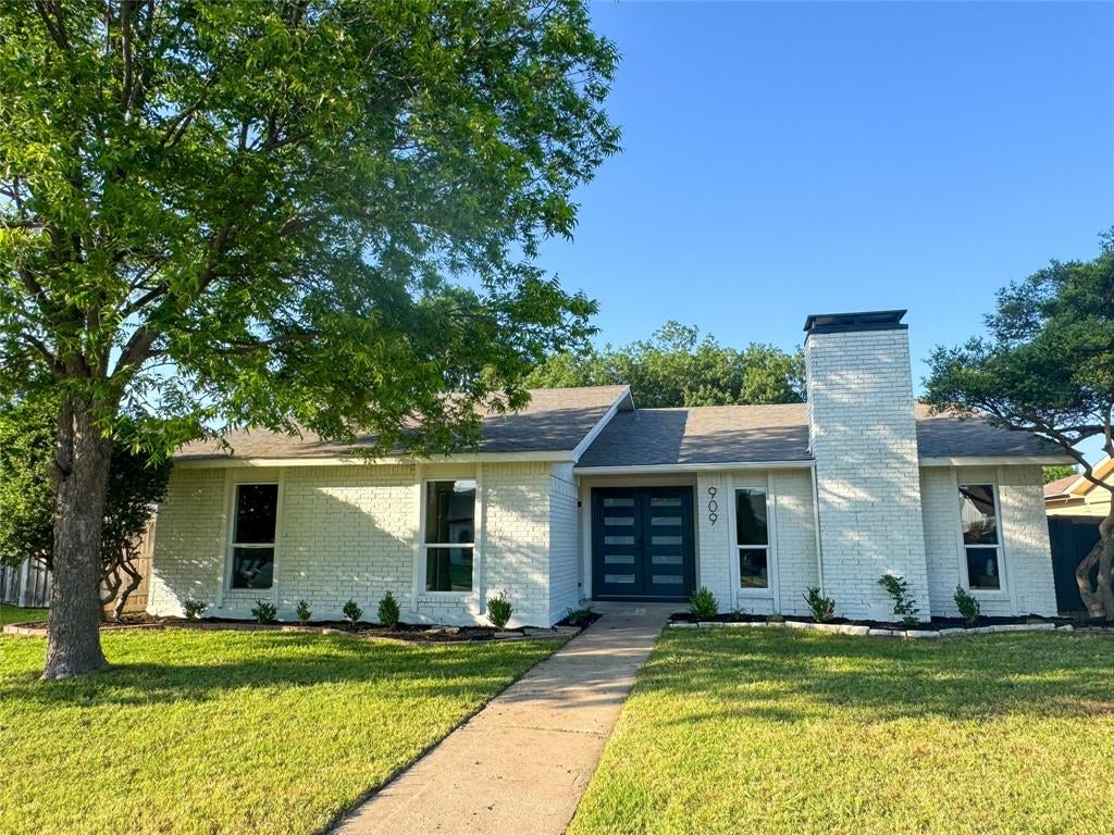 909 STONE TRAIL Drive