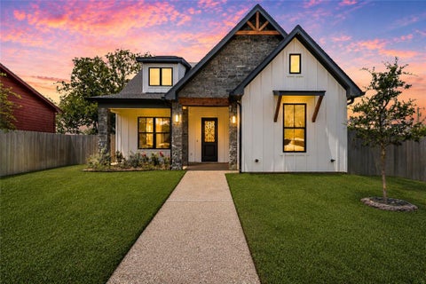 Photo of 107 N Jena Street, Riesel, TX 76682 (MLS # 21346187)