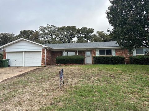 532 Plainview Drive Hurst TX 76054
