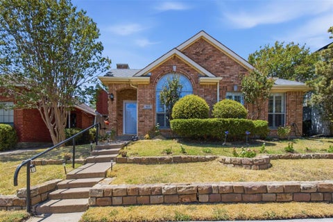 Photo of 923 Newport Drive, Mesquite, TX 75149 (MLS # 21366431)