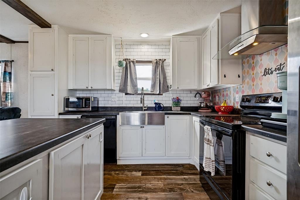 4415 Woodland Drive