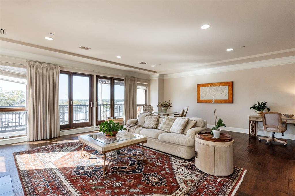 Villa De Leon Condo - Residential