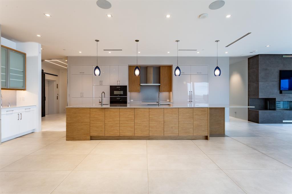 2300 WOLF Street 15C