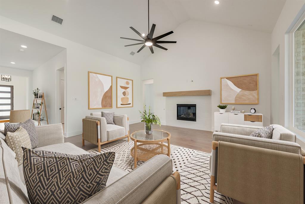 912 Shady Oaks Drive