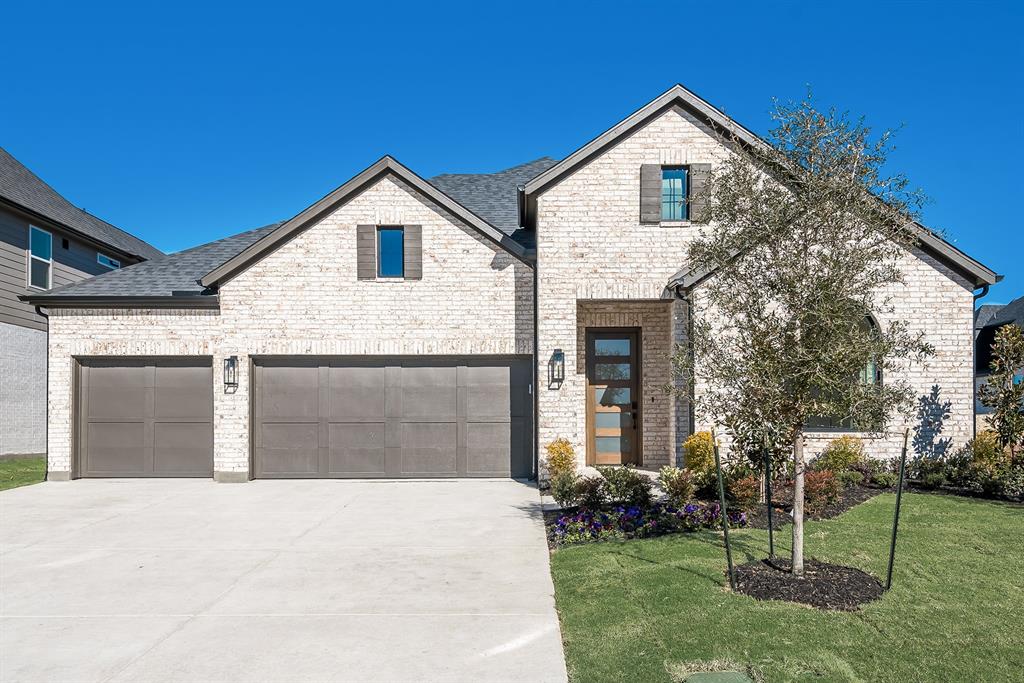 912 Shady Oaks Drive