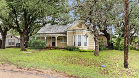 Photo of 303 E Mclain St, Iredell, TX 76649 (MLS # 21261215)